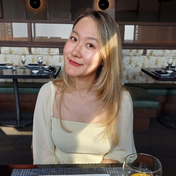 Meet your Posher, Mia - Picture 1 of 1